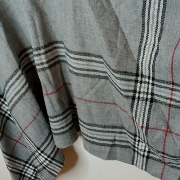 NWT Vfraas O/S Gray striped Cape. Warm, Comfortable. Boho. - Picture 5 of 6